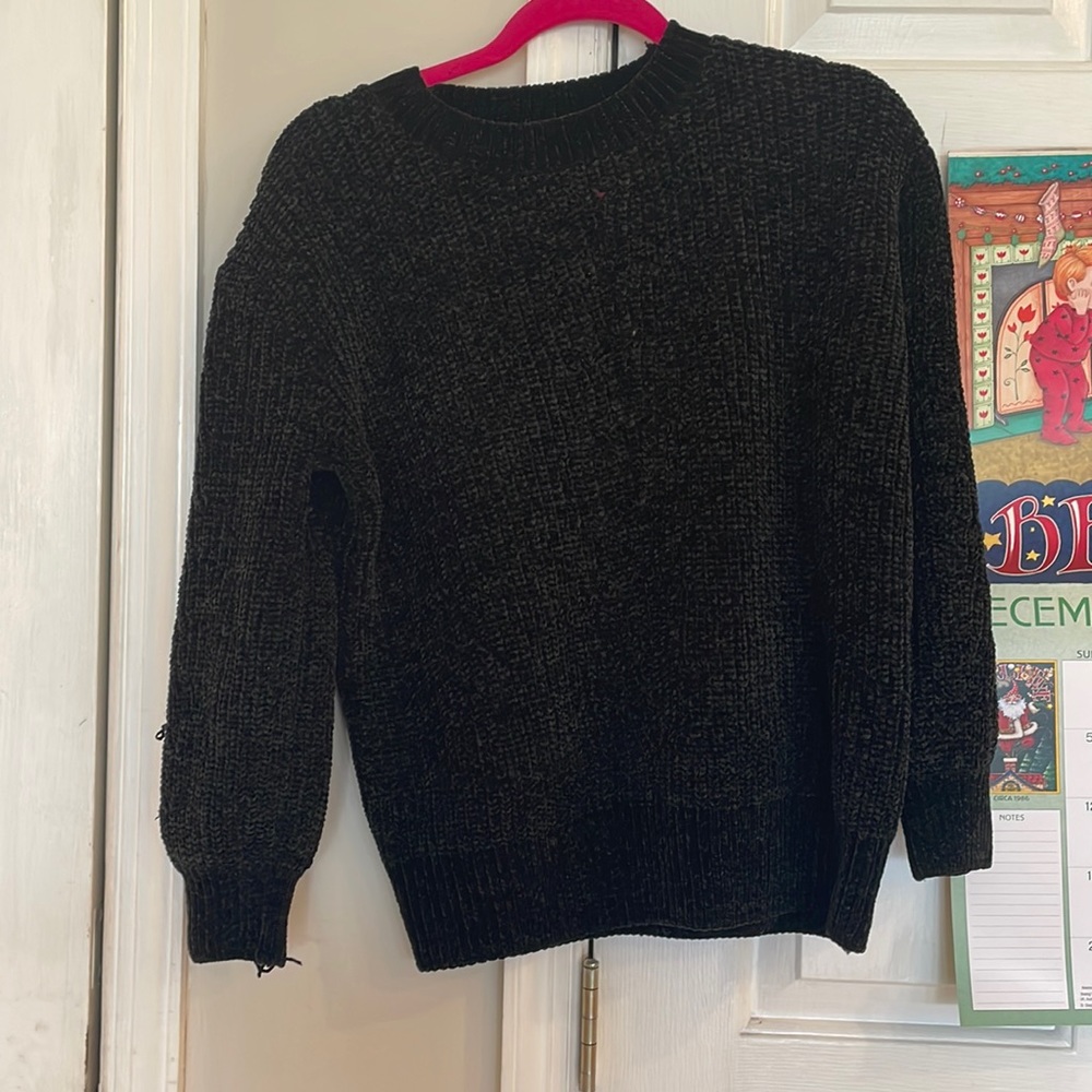 Black valor sweater